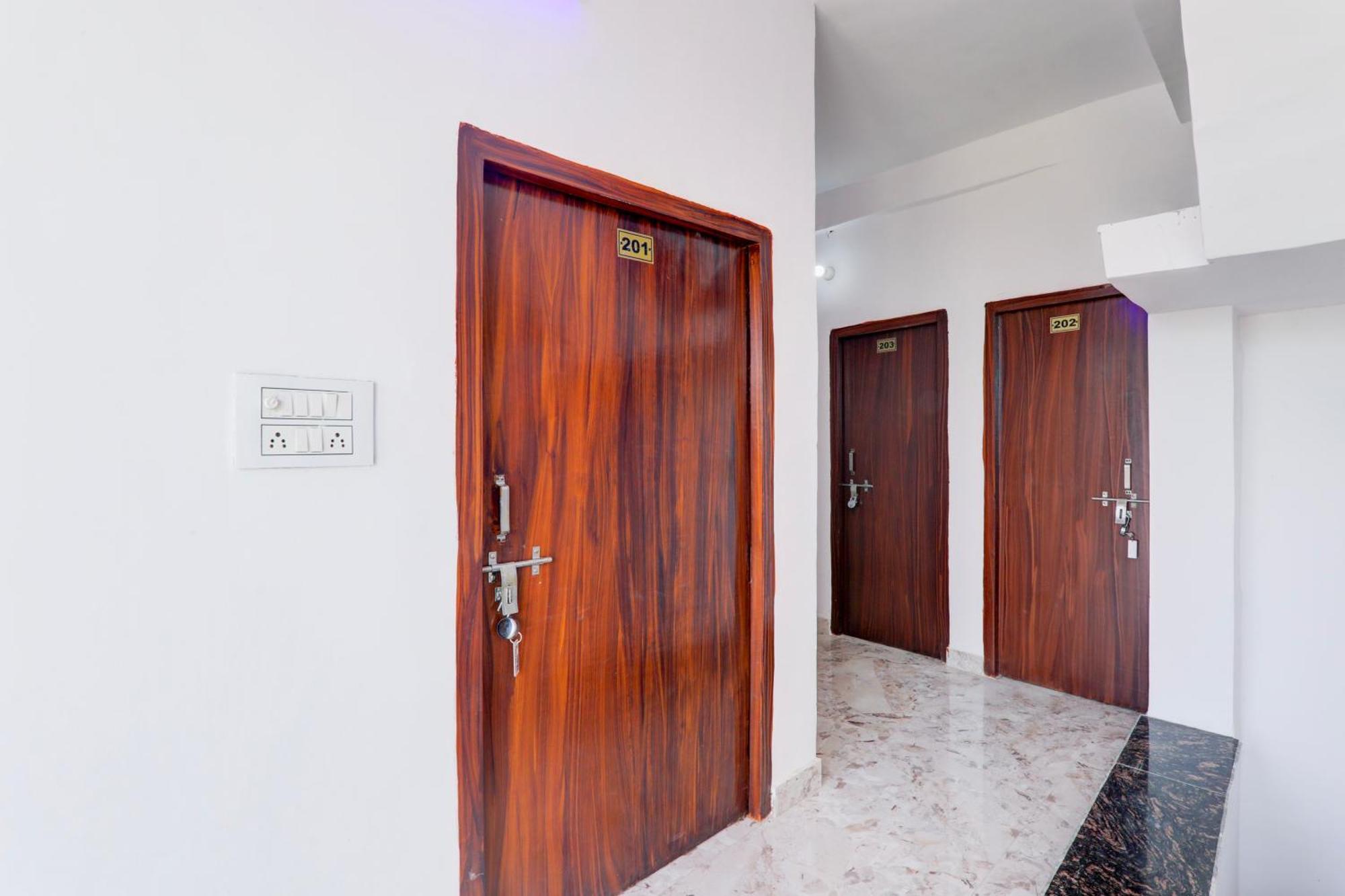 Hotel O Rn Chinhat Εξωτερικό φωτογραφία